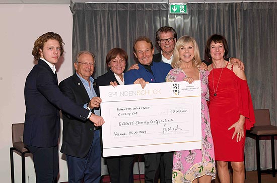 Joel Beckenbauer, Sohn von Franz / Rainer Bach ( Gründungsmitglied der Gruppe Truck Stop ) / Rosi Mittermaier / Peter Heidecker mit Frau Roswitha ( Winzer Weinwelt Römmert ) / Marianne und Michael Hartl / "Römmerts Wein und Golf Charity" mit Eröffnung der "Weinwelt Römmert" und des "Sonnenhotel Weingut Römmert" in Volkach am 24.und 25. Oktober 2019 / Foto: Agentur Schneider-Press/W.Breiteneicher